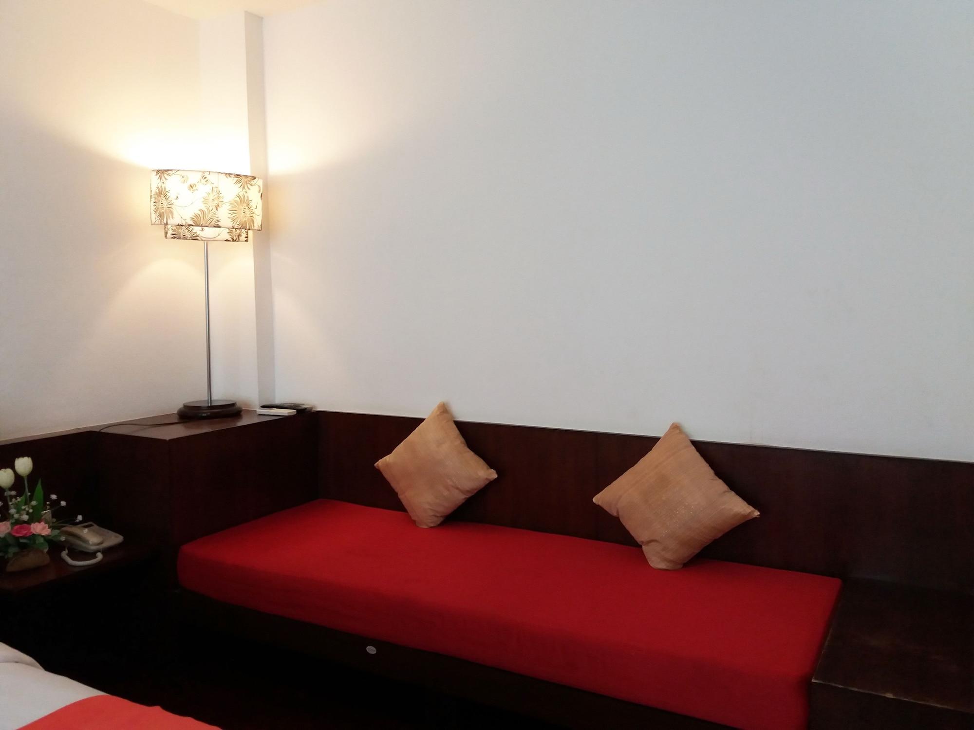 Nicha Suite Hua Hin Hotel Exterior foto